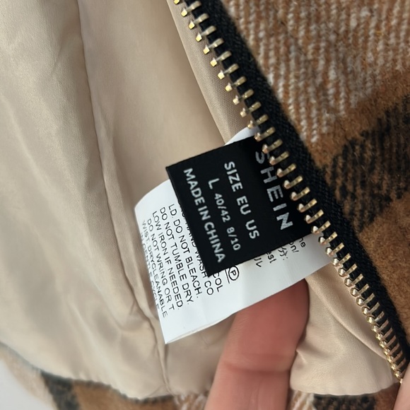 Plaid ruffle shoulder jacket - Picture 3 of 3